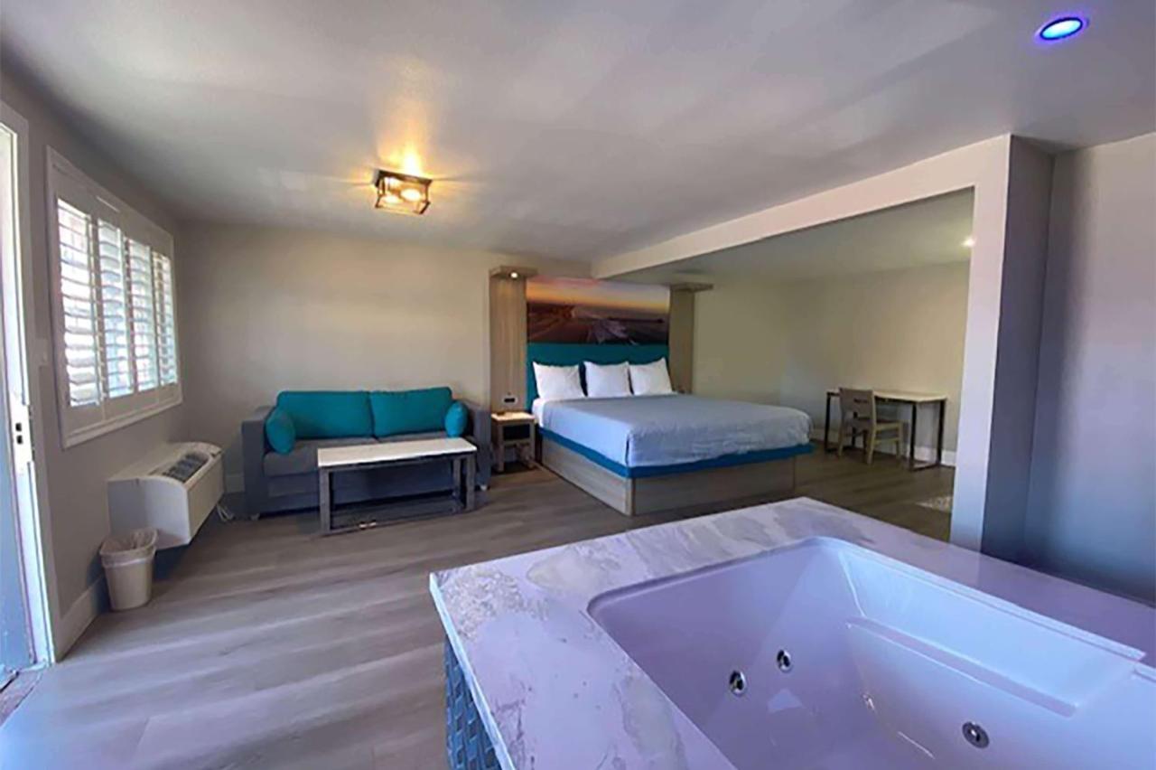 Hotel Super 8 By Wyndham Oceanside Downtown Exteriér fotografie