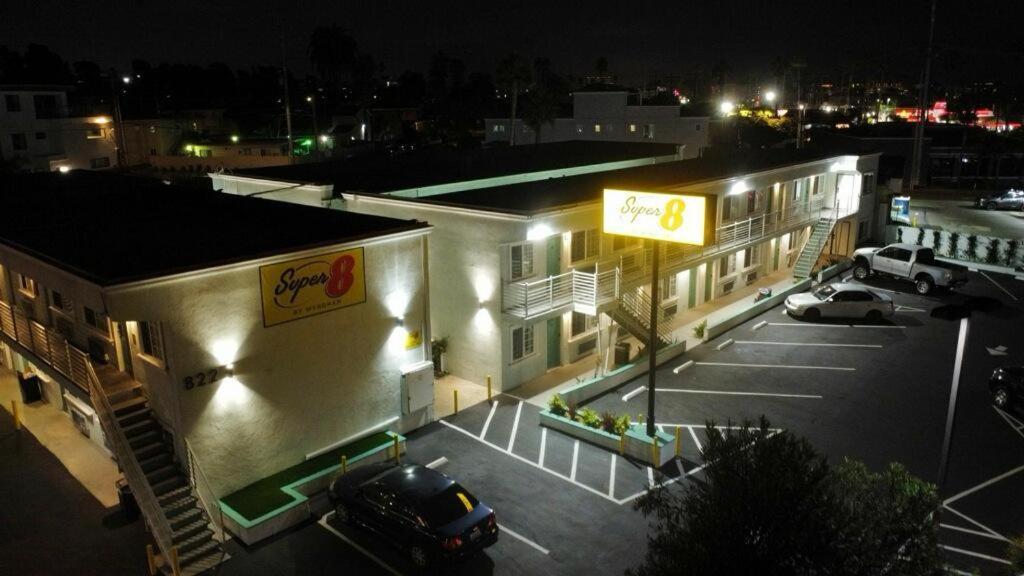 Hotel Super 8 By Wyndham Oceanside Downtown Exteriér fotografie