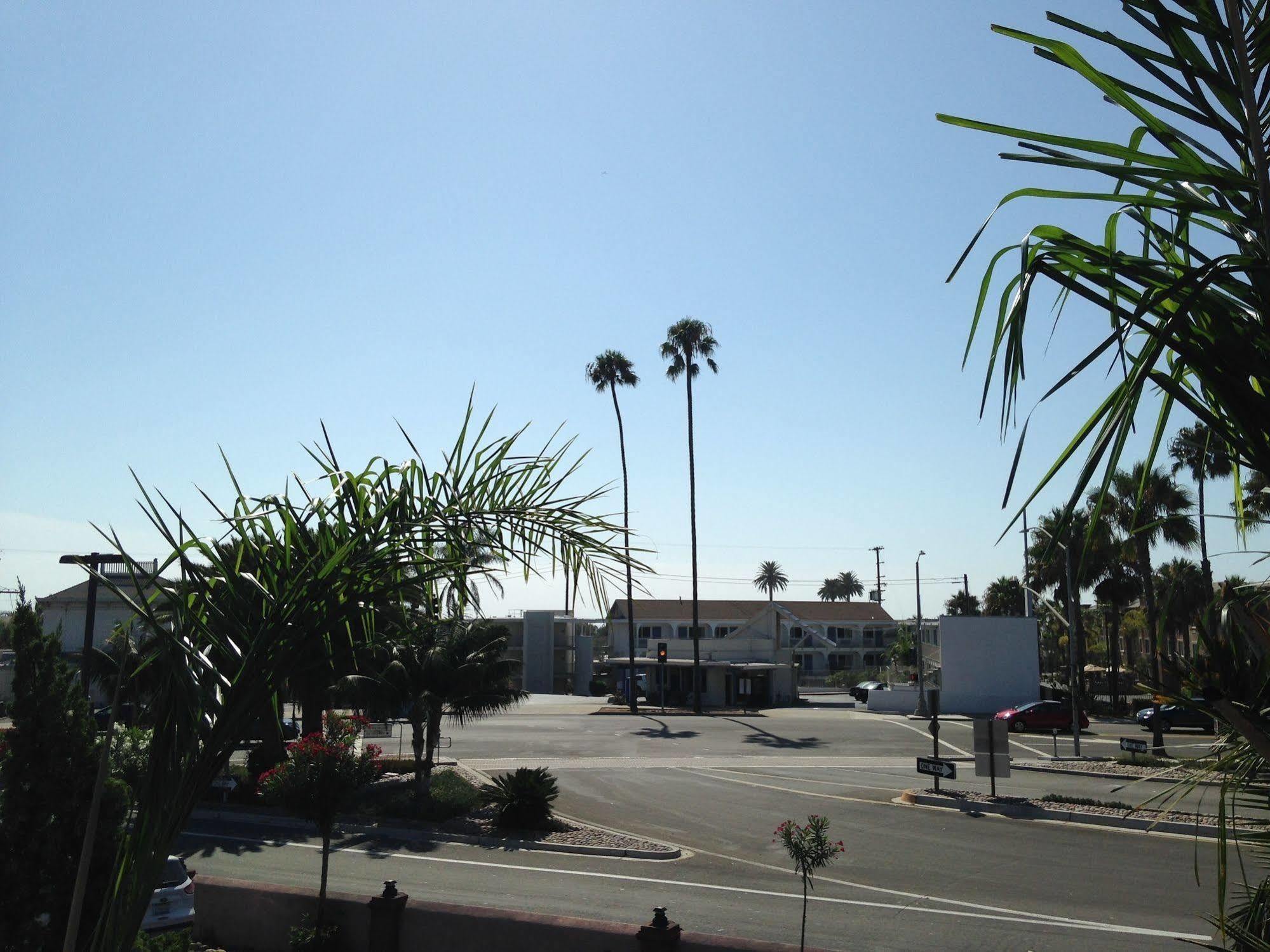 Hotel Super 8 By Wyndham Oceanside Downtown Exteriér fotografie